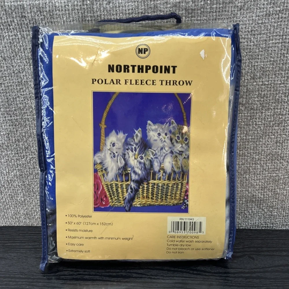 North Point Kitten in Basket Light Polar Fleece Throw Blue 100% Polyester 50x60‎